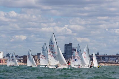 Optimist principiantes y timoneles, Laser Standard, Laser Radial, Laser 4.7, 410, 29er, 49er, Moth, F18, Snipe, 2.4mr, Cadet y Waszp son las categorias de la competencia