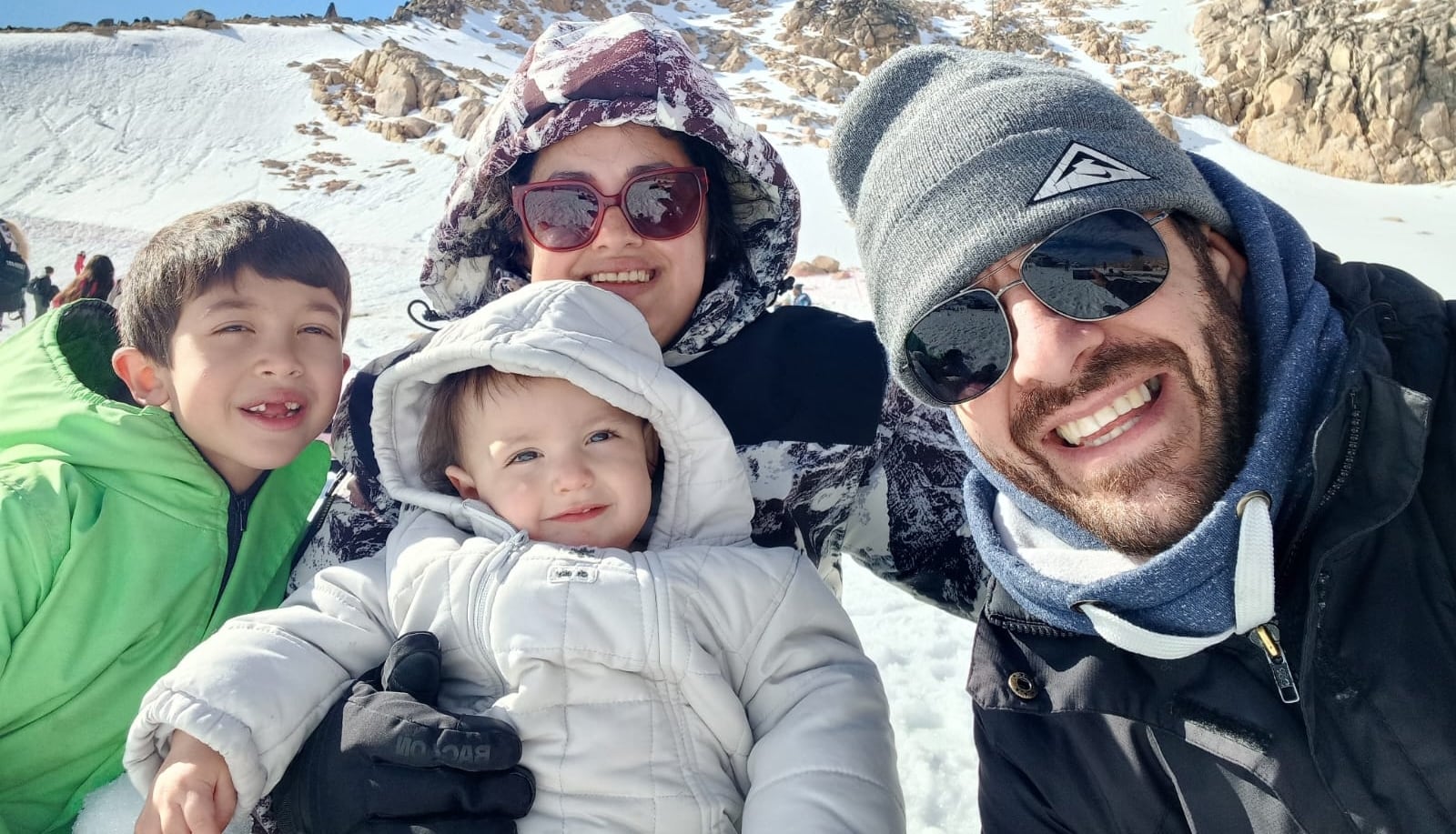 Palpó una bolita que sobresalía y le detectaron un cáncer en medio del embarazo: “El miedo a perder a mi hija me paralizaba el corazón”