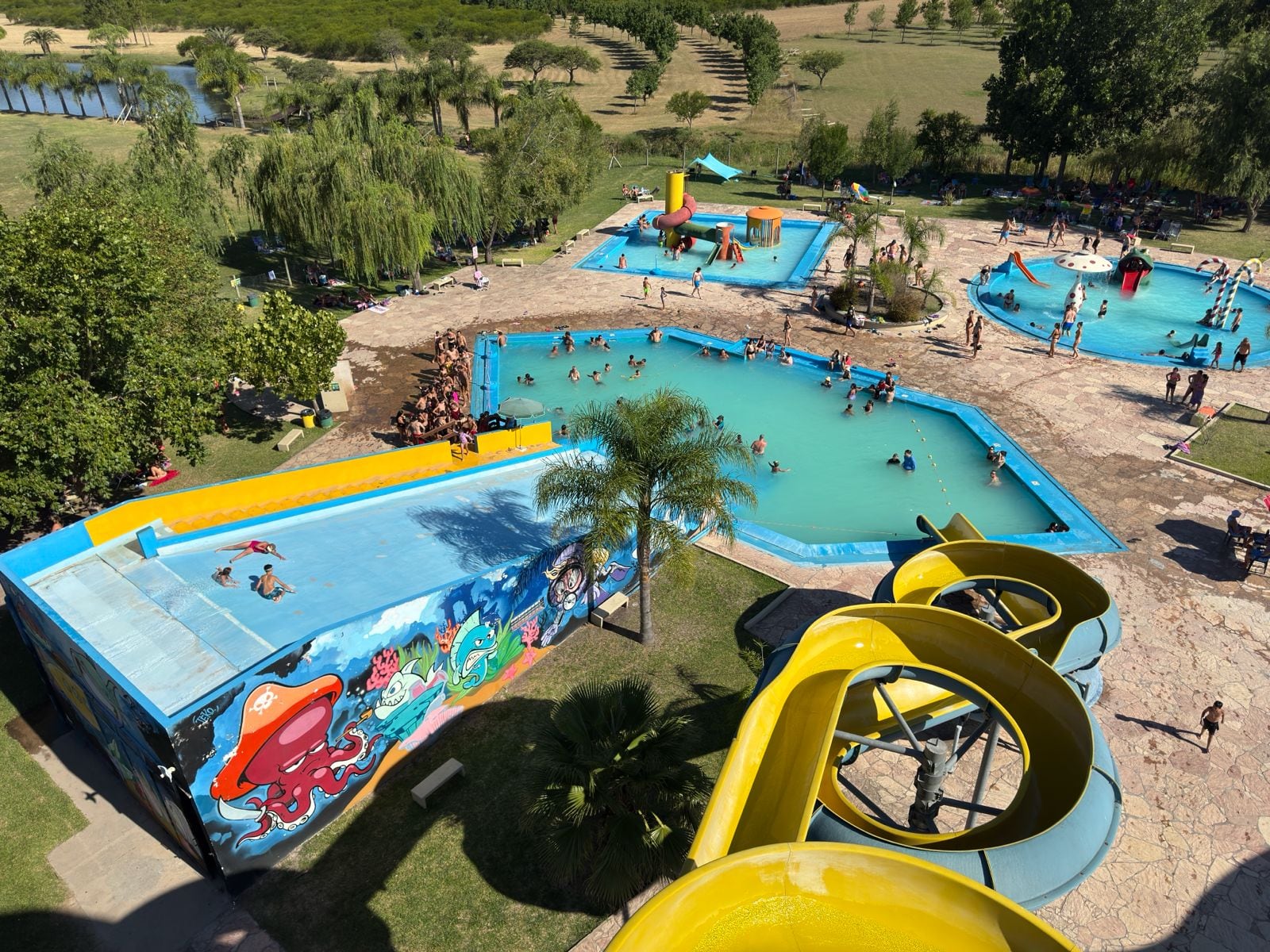 Así luce el parque acuático hoy, un imán de familias en plan de descanso