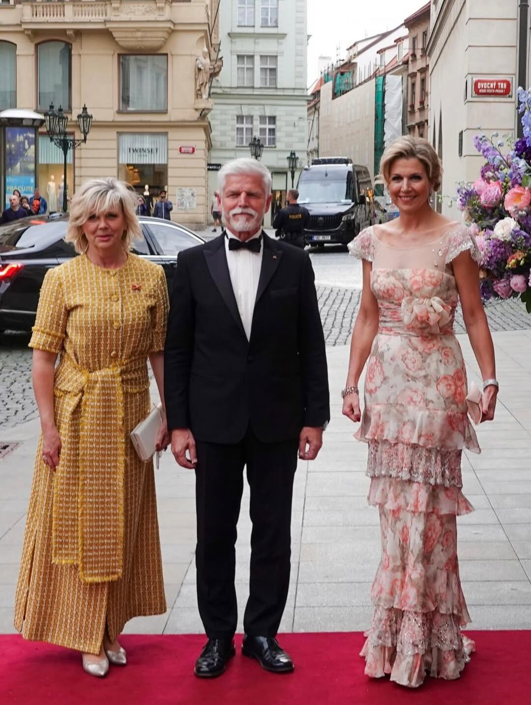 En su último día en Praga, la reina Máxima, el presidente de República Checa Petr Pavel y la primera dama Eva Pavlová asistieron a una función de ballet en el Teatro Estatal de Praga (Foto: Instagram @queen.maxima)