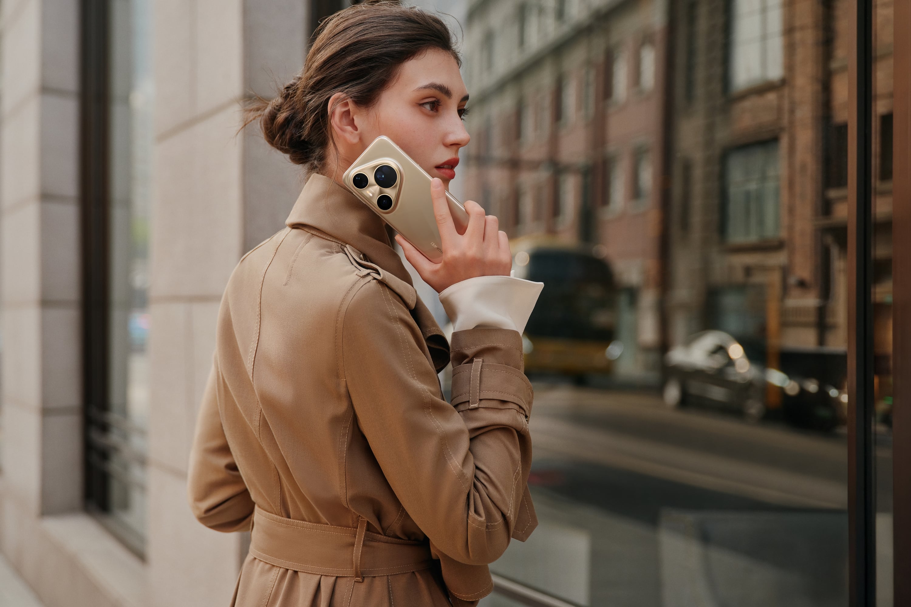 El Huawei Pura 80 Ultra tiene una pantalla de 6,8 pulgadas y una batería de carga rápida de 100 watts