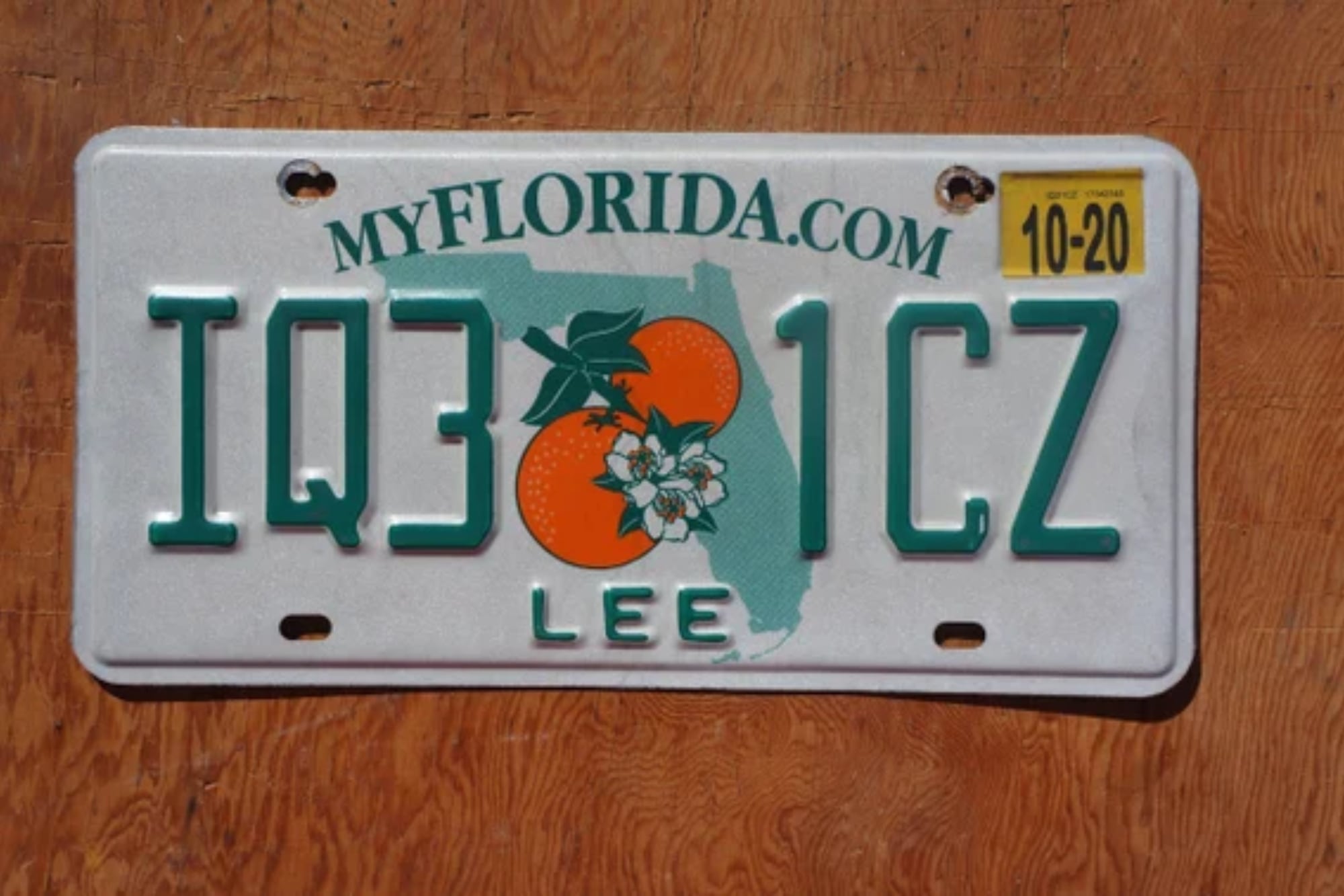 De ser aprobada, esta normativa entraría en vigor el 1° de julio de 2026, sustituyendo las etiquetas adhesivas por un sistema de registro electrónico modernizado