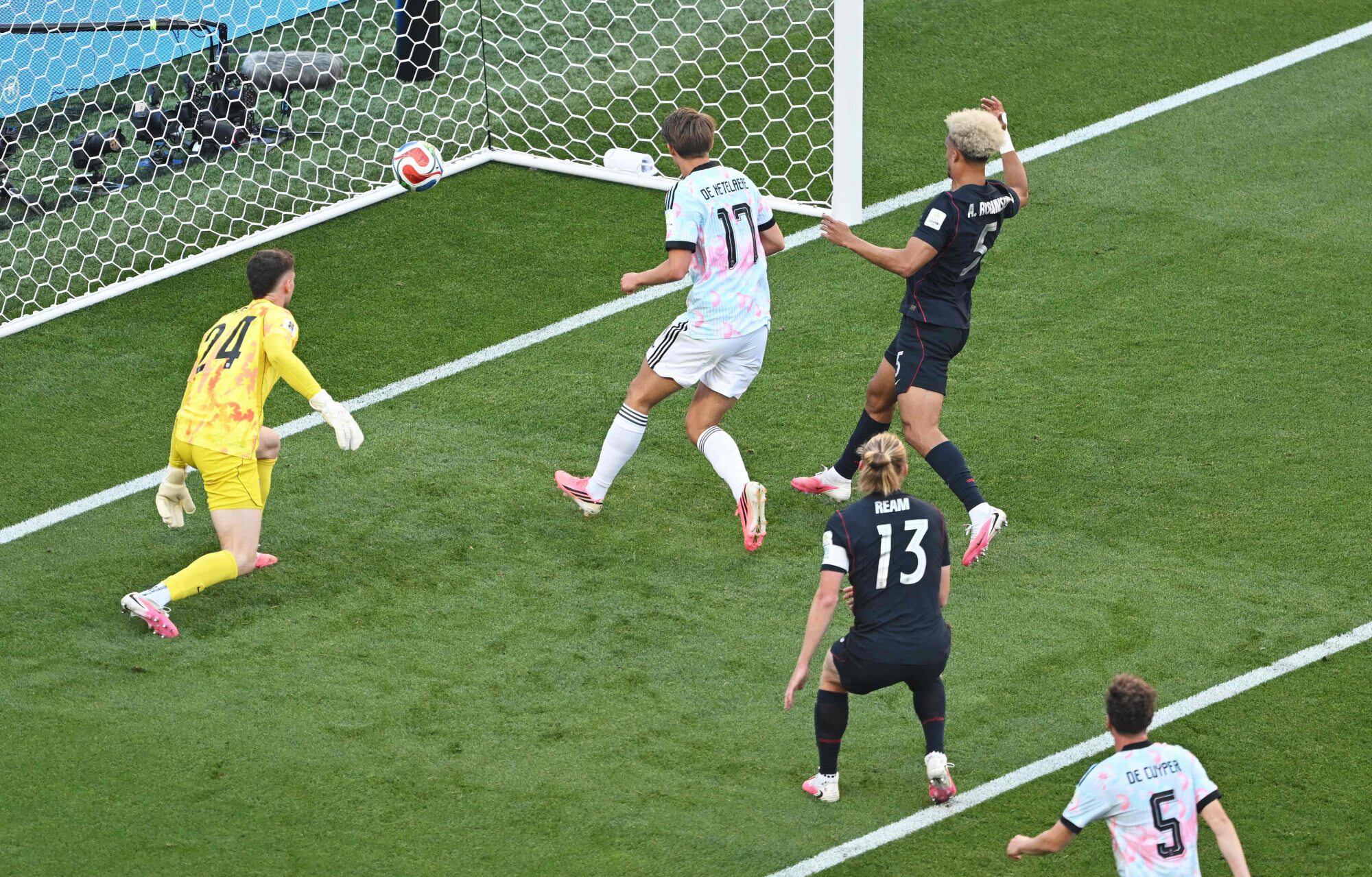 Charles De Ketelaere anota el 1-0 para Bélgica (Photo by David Ramos / GETTY IMAGES NORTH AMERICA / Getty Images via AFP)