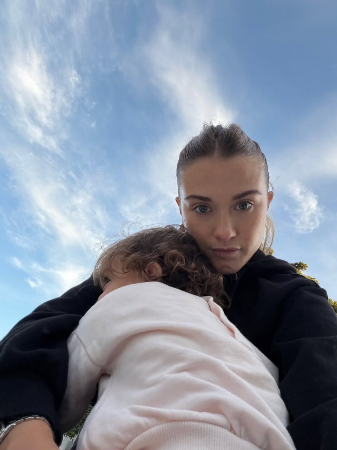 La tierna postal de madre e hija (Foto: Instagram @soficalzetti)