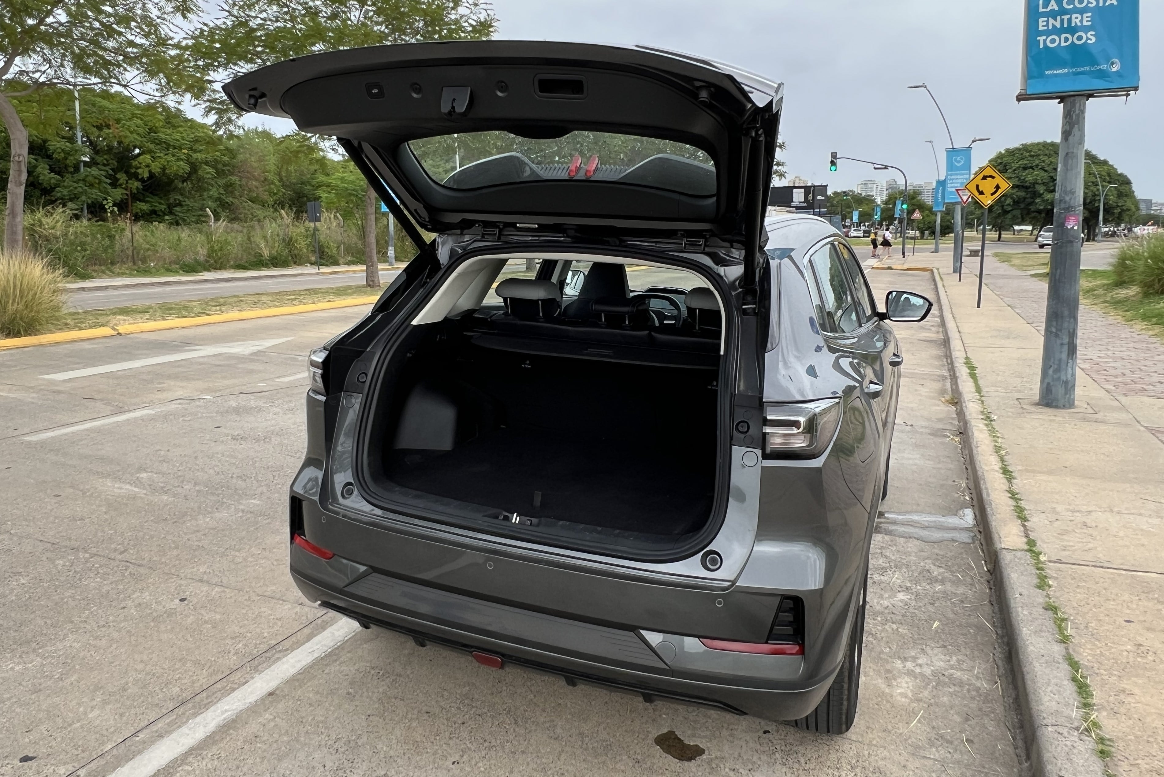 El baúl tiene una capacidad de 475 litros