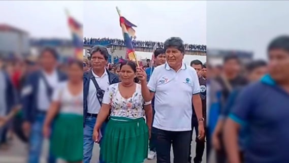 Evo Morales encabezó una marcha para pedir la renuncia de Rodrigo Paz