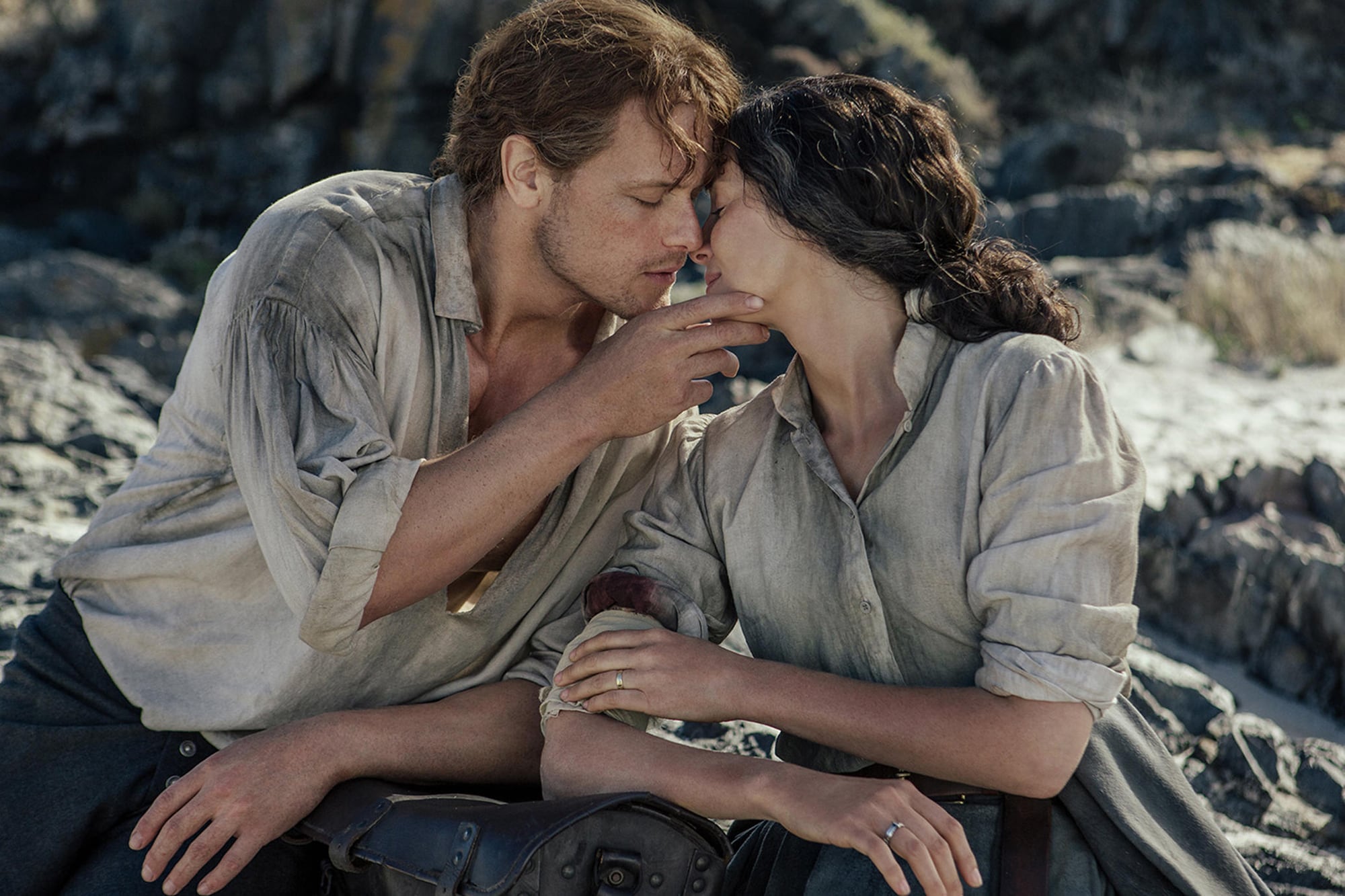 Sam Heughan y Caitriona Balfe, en una escena de la tercera temporada
