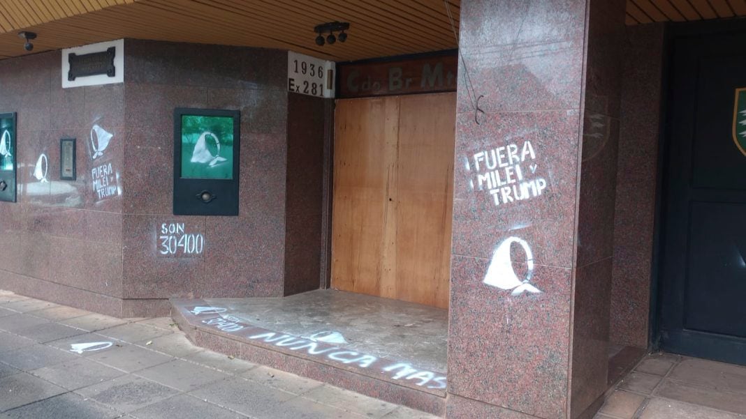 El Ejército presentó una denuncia por pintadas por los desaparecidos en la XII Brigada de Posadas