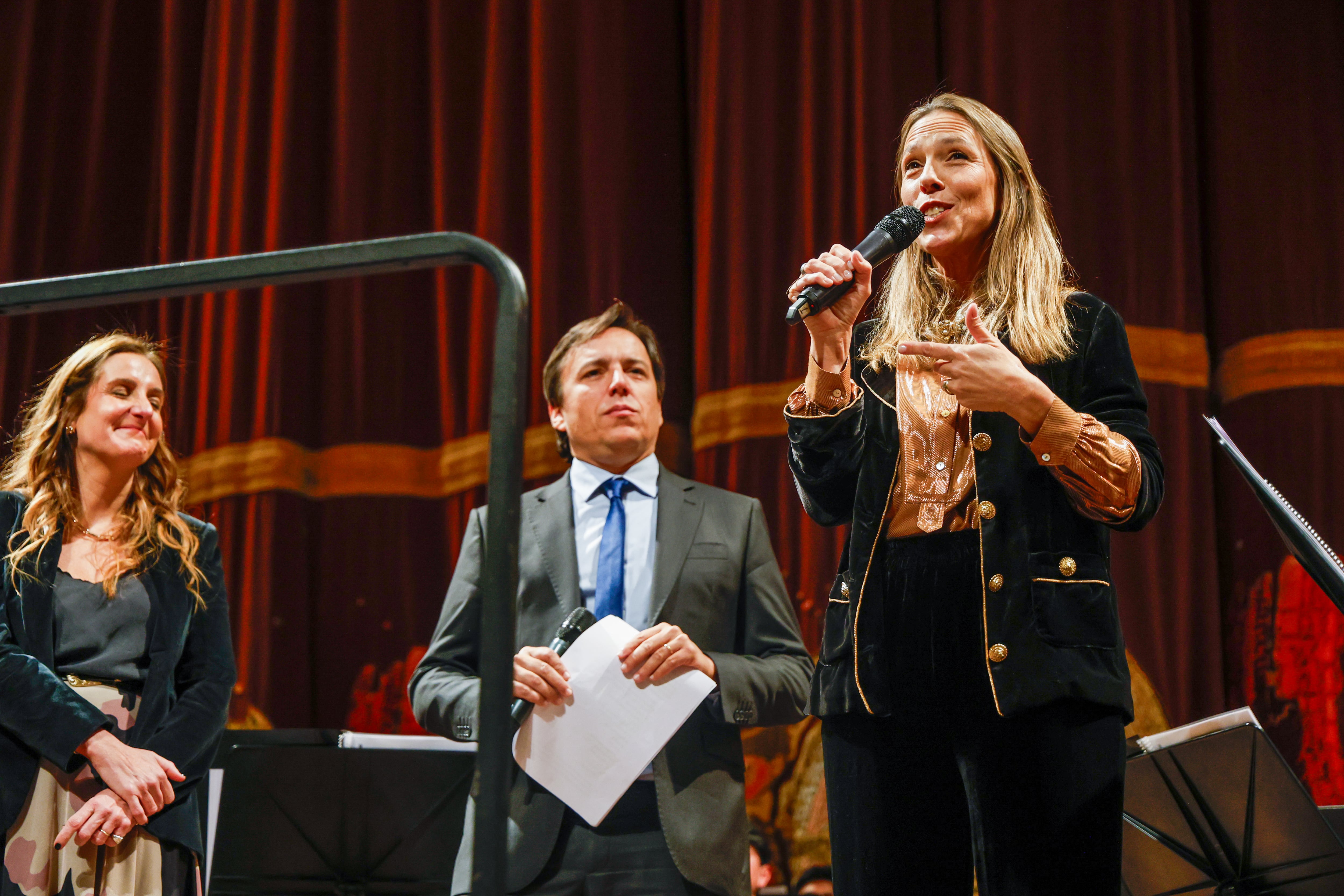 Después de la orquesta, Eugenia Sequeiros tomó la palabra en nombre de la familia