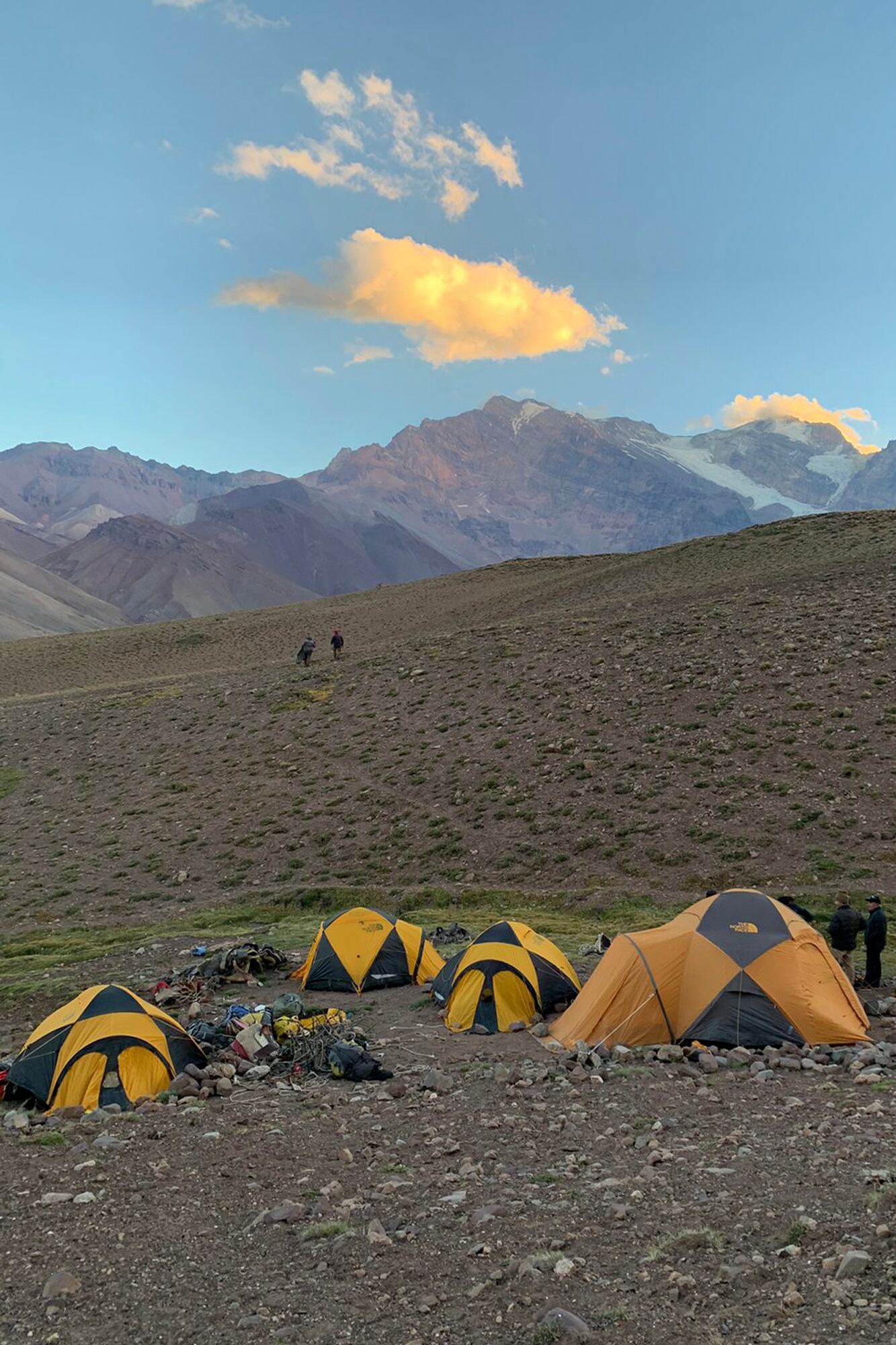 Los campamentos, en medio de los cerros