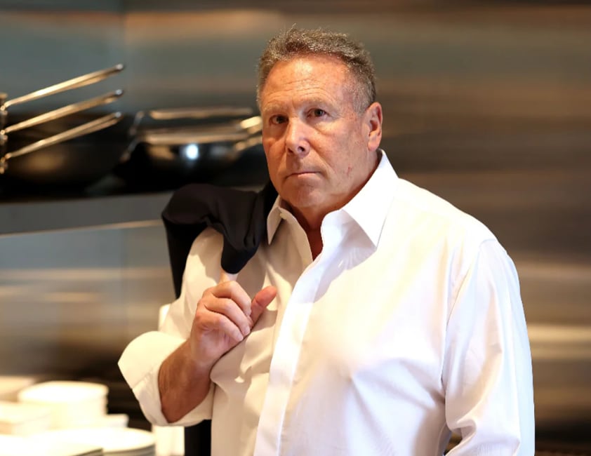 El empresario cuenta con más de 40 años de experiencia en todos los aspectos del diseño, desarrollo, finanzas y operaciones del sector hotelero