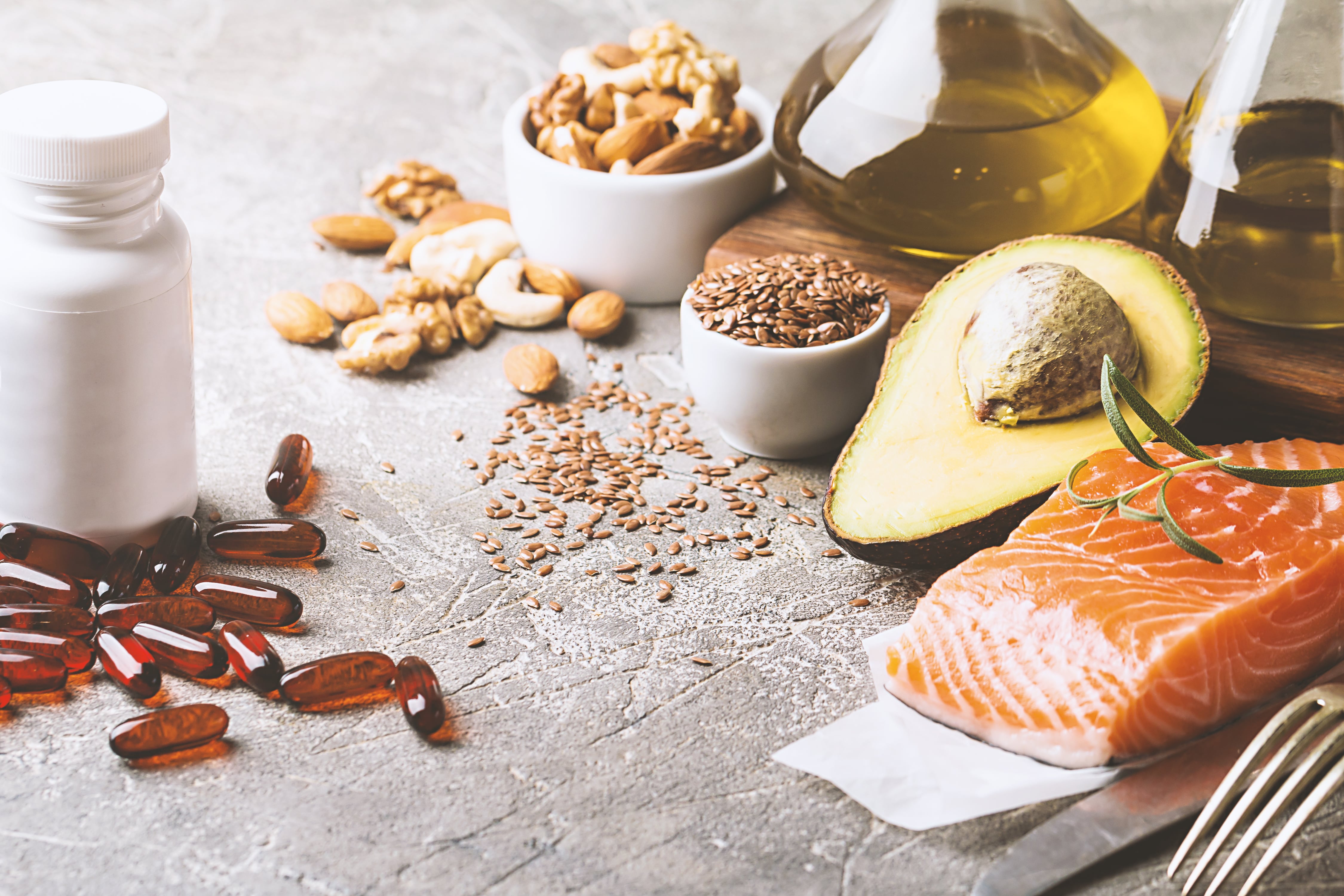 Almendras, cerezas y pescados son buenas recomendaciones para relajarse mejor por las noches
