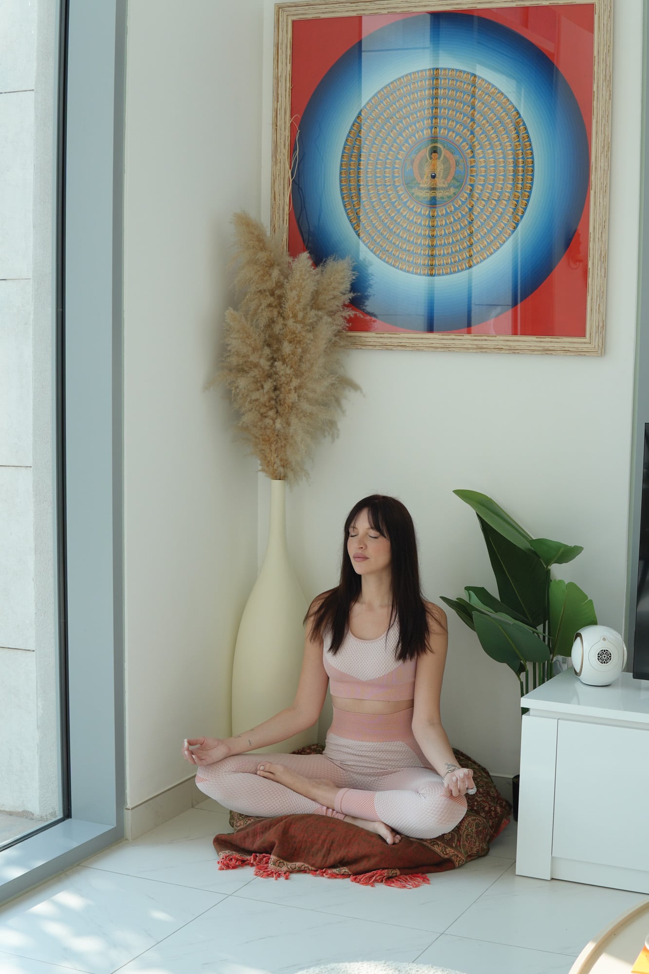 “En Dubái, cada día es diferente: las mañanas son tranquilas, lejos del celular, con
meditación; voy al gimnasio y, luego, planifico mi agenda. Las tardes son a plena
actividad, asesorando clientes en estilismo o ayudándolos con las compras. Por
las noches, suelo ir a eventos o veladas culturales”, explica