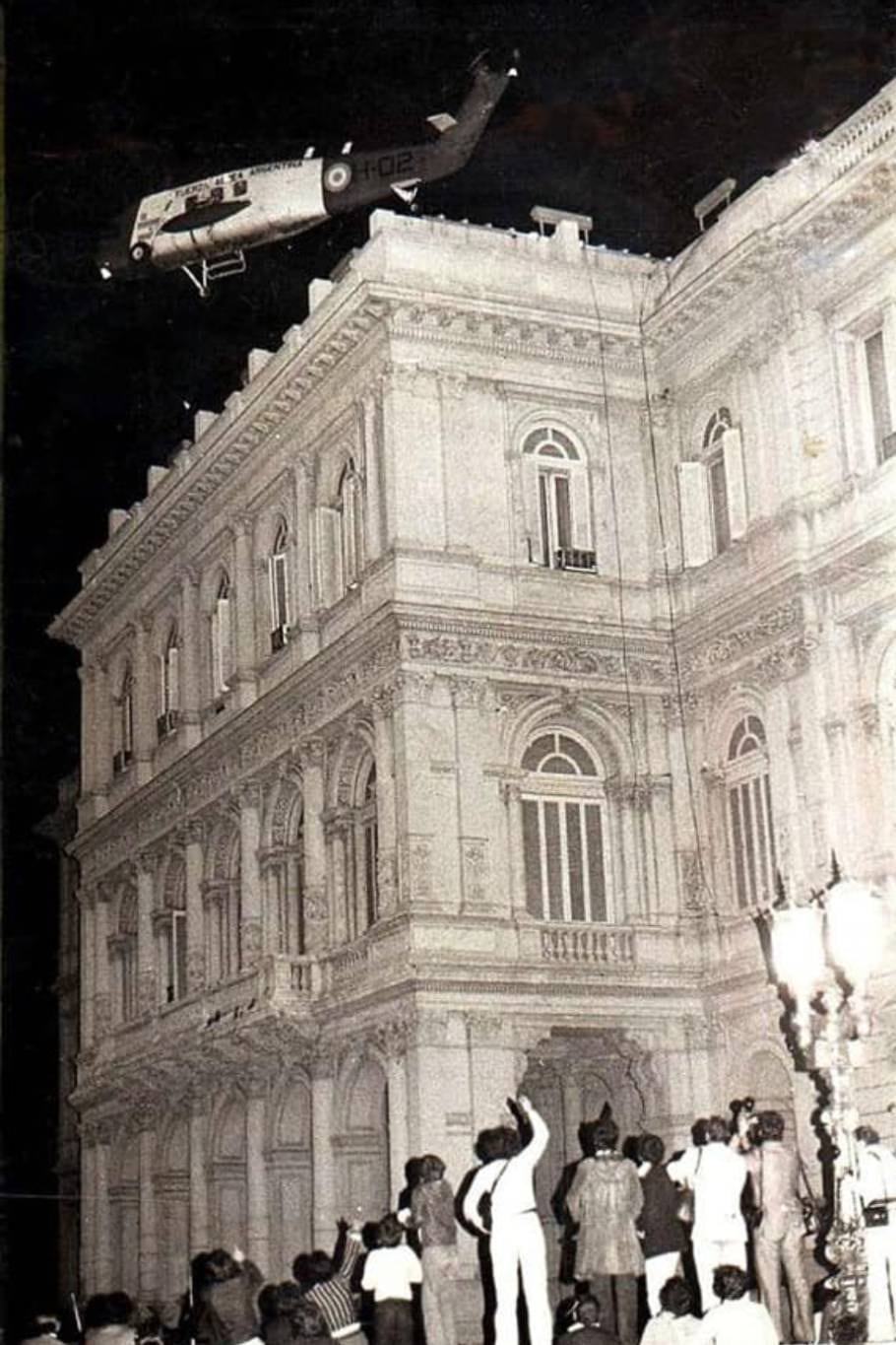 La foto de la medianoche del 24 de marzo de 1976 fue tomada por Horacio Villalobos