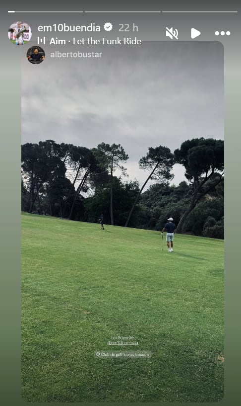 El futbolista disfrutó de un juego de golf junto a un amigo