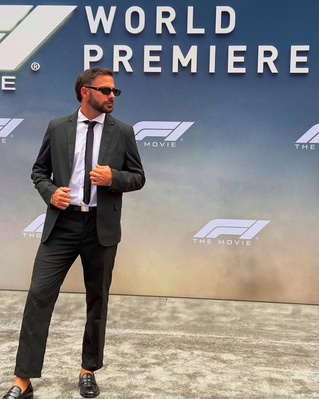 Rossello dijo presente en la avant premiere de la nueva película de Brad Pitt; por Times Square también pasaron el actor y los pilotos de la Máxima (Foto: Instagram @gregorossello)