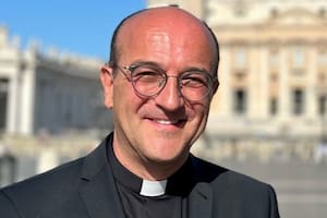 La historia del empresario exitoso que renunció a su fortuna para hacerse sacerdote