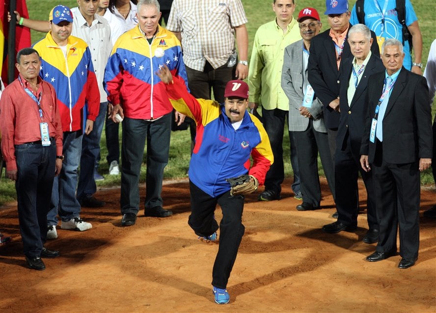 Maduro en la inauguración de un torneo de béisbol en la Isla Margarita, en 2020