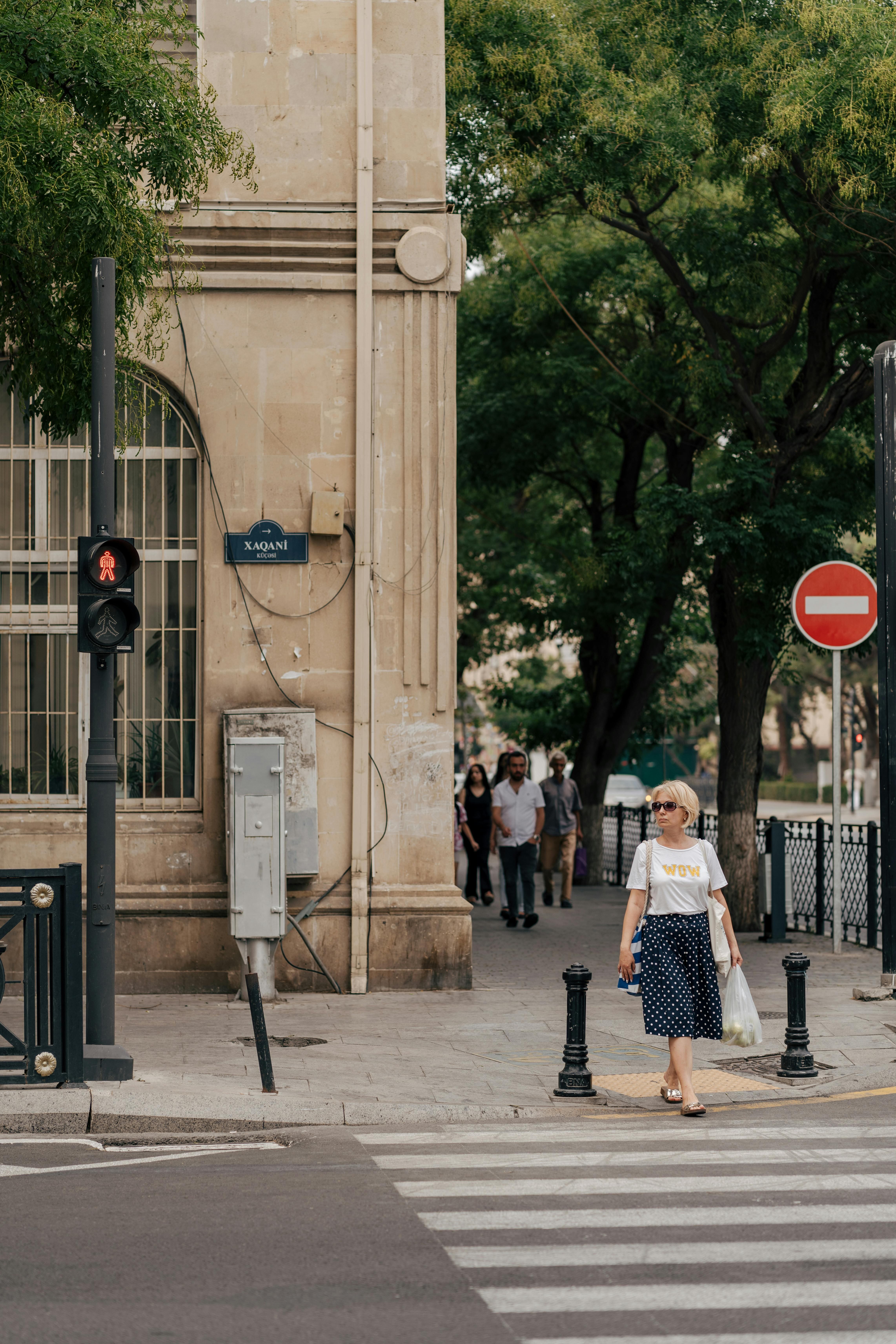 Agradecer reduce el estrés, la tensión y causa placer en quien deja cruzar a la persona por la calle, al igual que quien dice