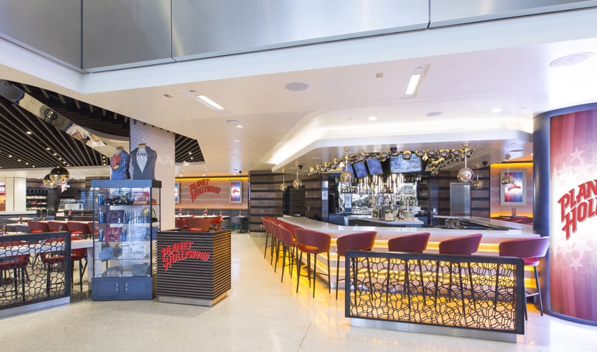 El mesero puertorriqueño se quedó sin trabajo porque el local de Planet Hollywood cerró sus puertas