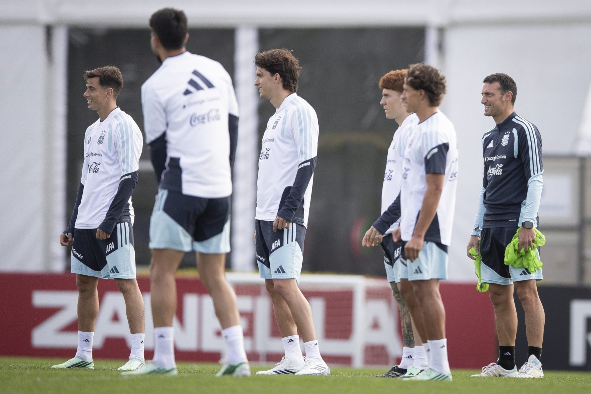 Scaloni citó a 37 futbolistas para probar variantes en todos los puestos, sobre todo de mitad de cancha hacia adelante