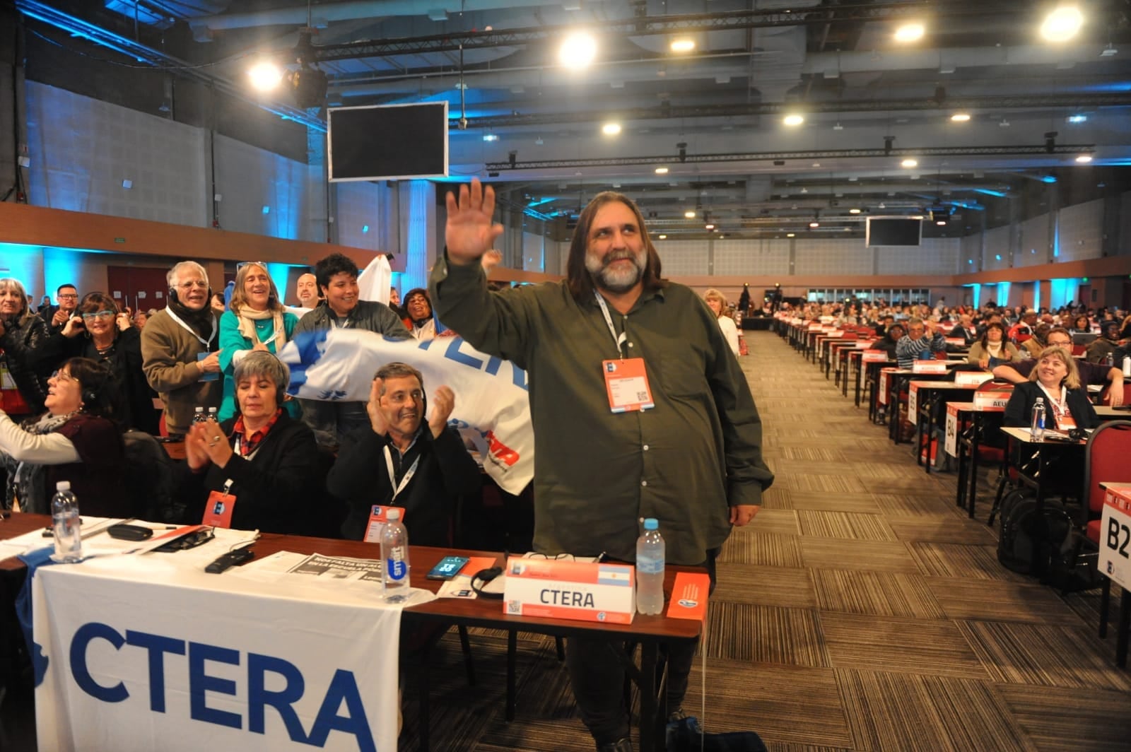 Baradel, al ser electo en el Consejo Ejecutivo Mundial de la Internacional de la Educación por América Latina, en 2024