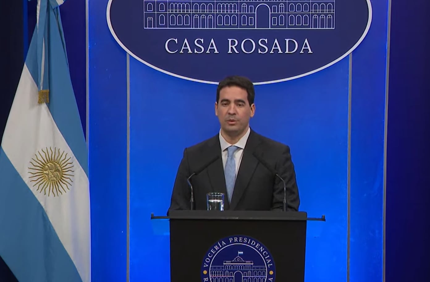 El vocero presidencial explicó cuál fue la estrategia del Gobierno con el oro y cuestionó la “politización” de la AGN