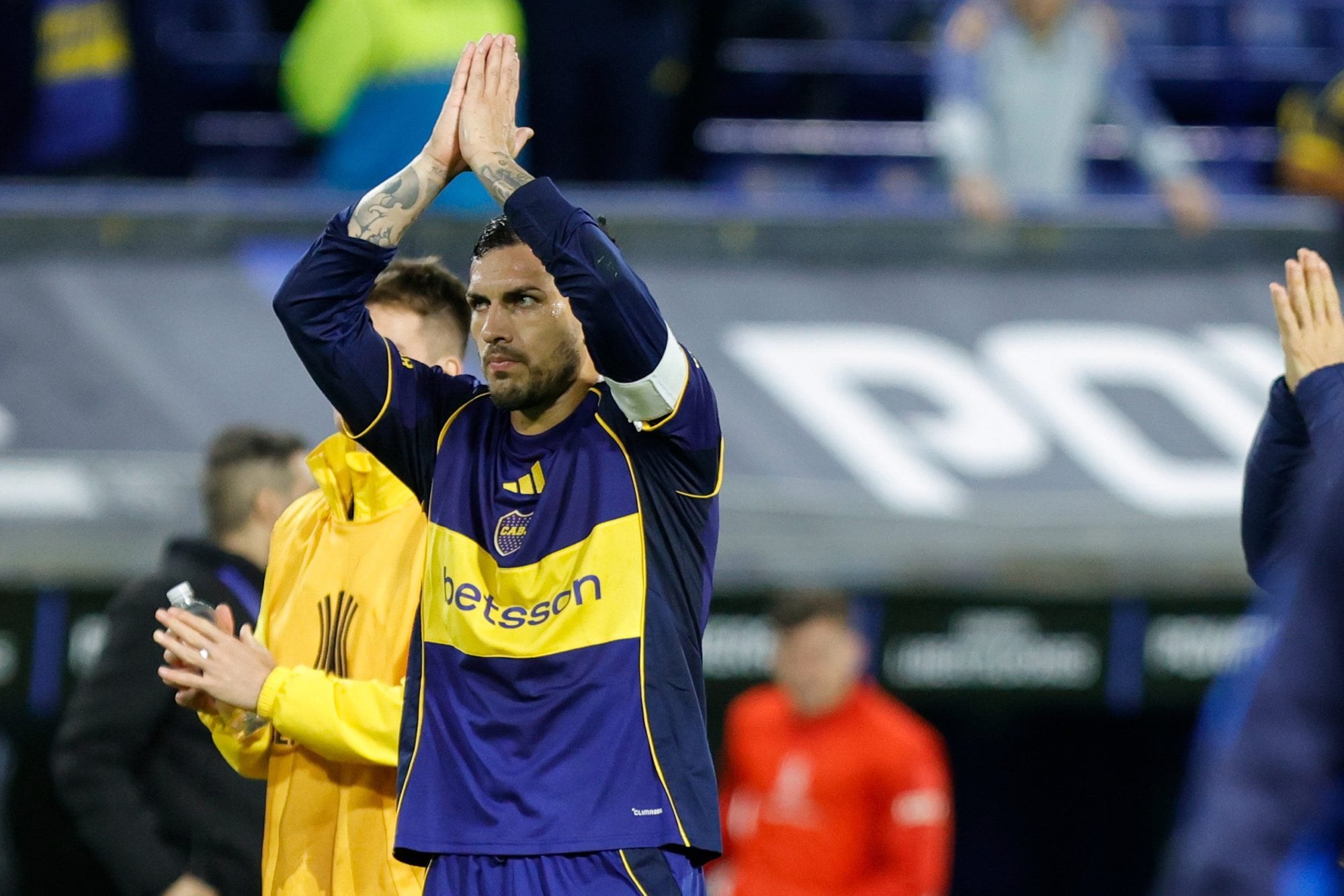 Leandro Paredes, capitán de Boca, pide perdón por la eliminación de Boca en la fase de grupos de la Copa Libertadores tras perder con Universidad Católica por 1-0