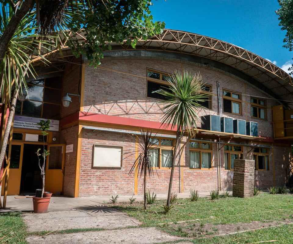 La Escuela de Educación Técnico Profesional en Producción Agropecuaria y Agroalimentaria, dependiente de la UBA