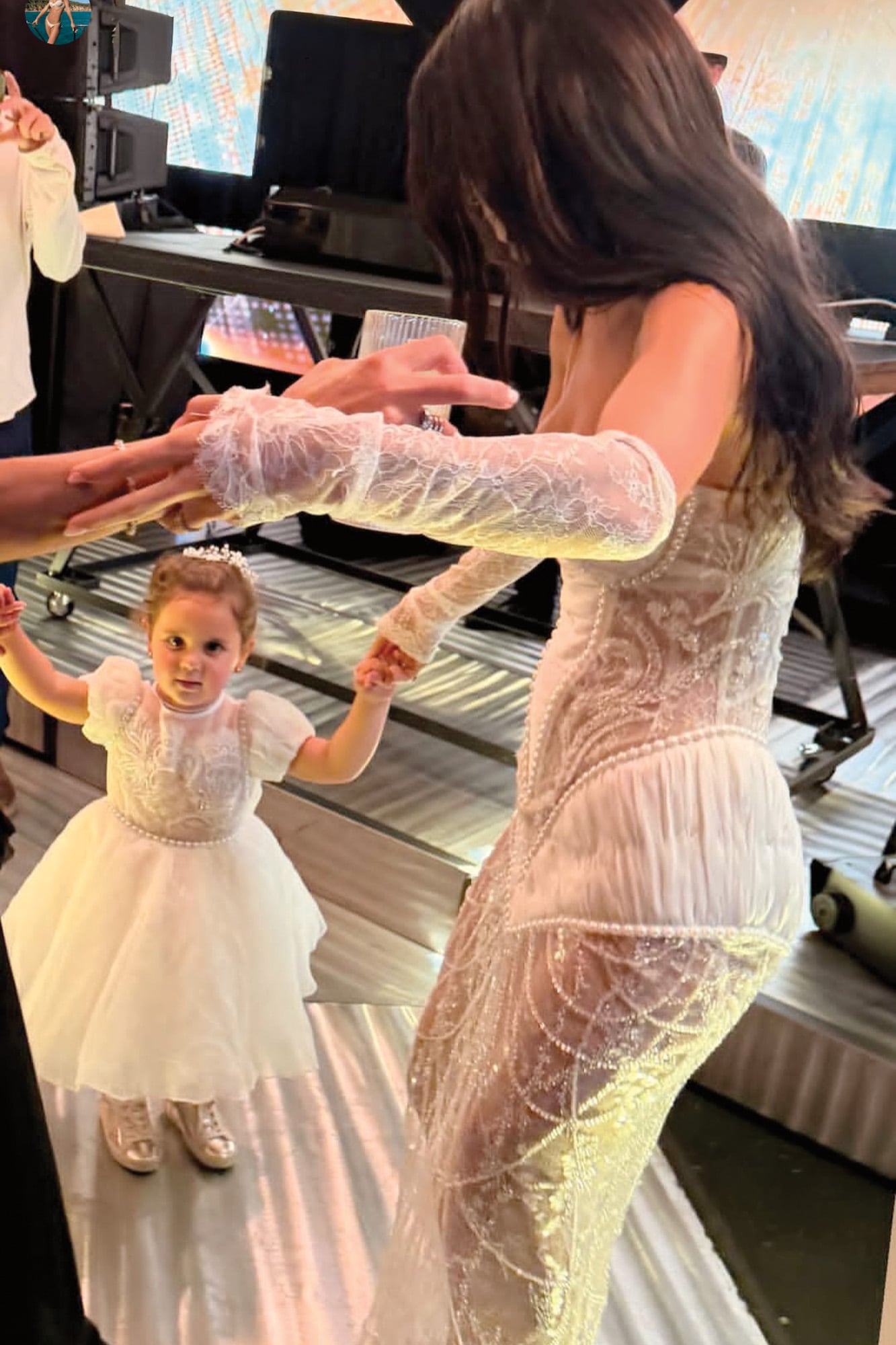 Clarita y su madre conquistan la pista de baile