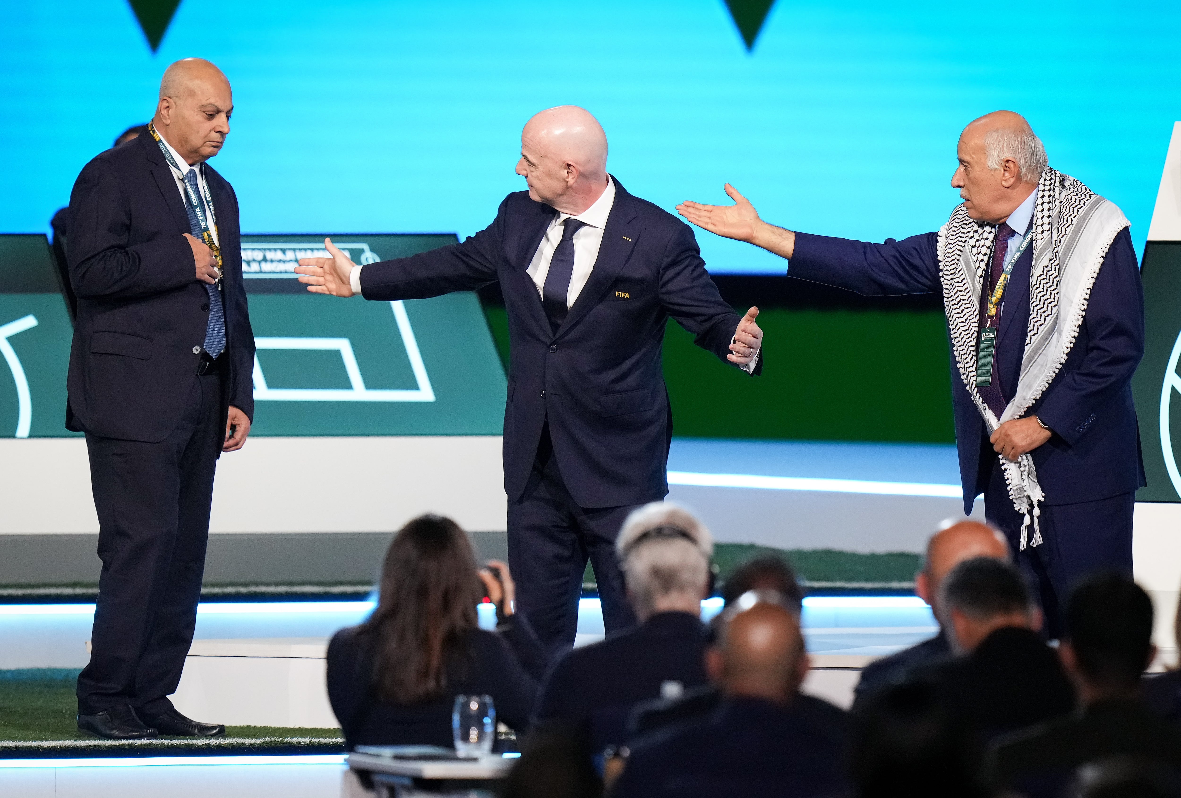 Rayo Vallecano, Infantino y el abrazo imposible entre Palestina e Israel