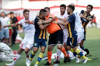 Huracán-Rosario Central: un gol de un jugador lesionado y la gresca del final