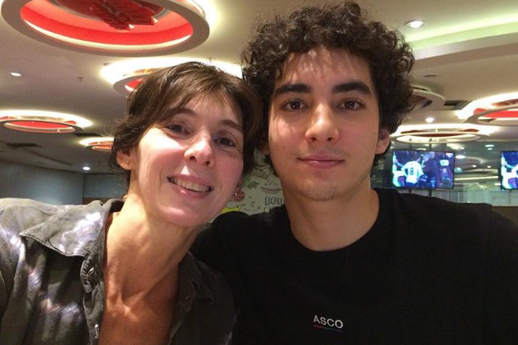 La mujer de Carlos Santamaría y su hijo mayor, Félix