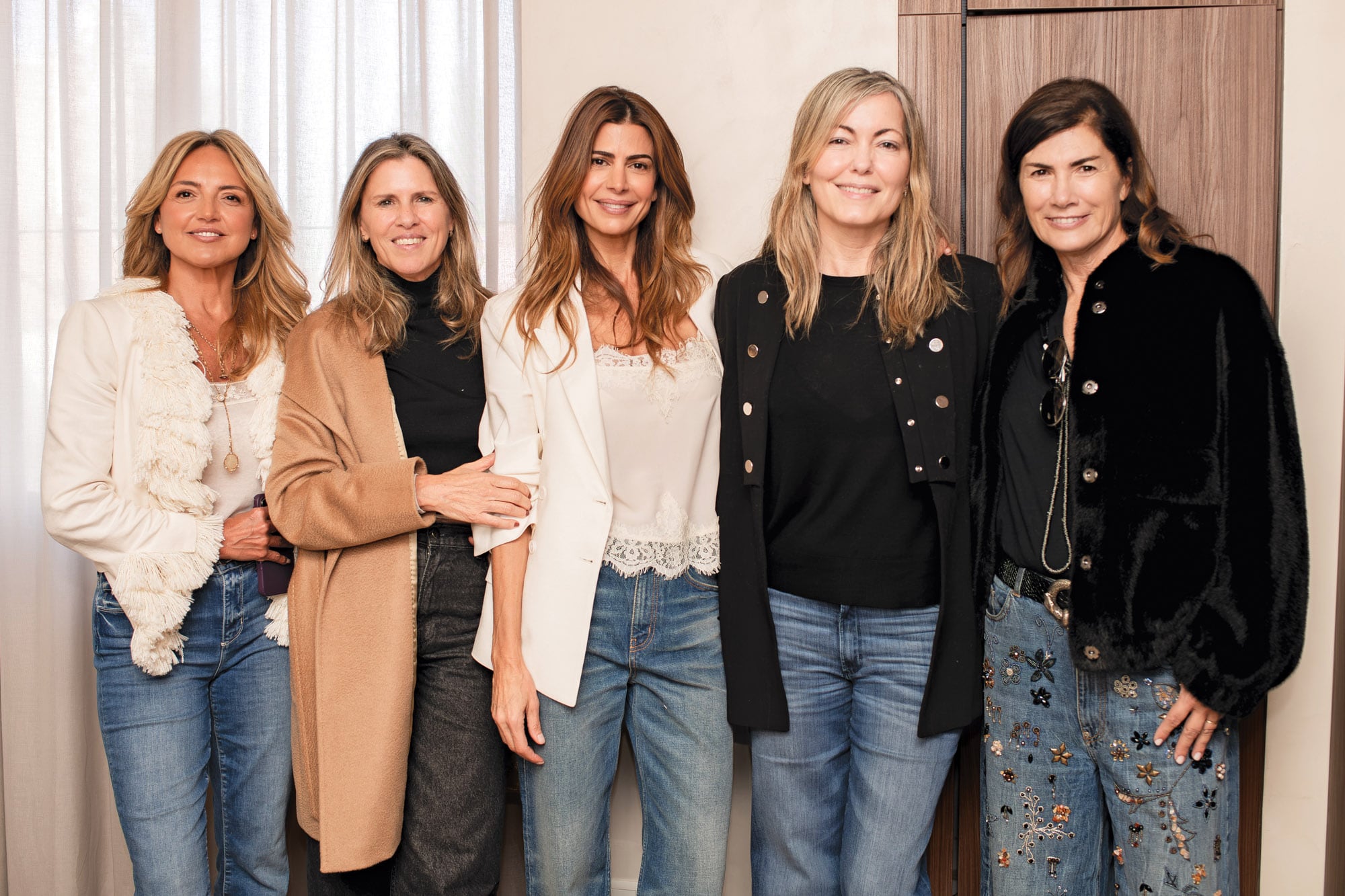 Juliana Awada presentó en sociedad un nuevo proyecto acompañada por su familia, amigas e influencers 9 Pamela Marcuzzi, Gloria Confalonieri, Juliana, Marina Tozzi (íntima de Juliana desde el colegio) y Marina Lafuente
