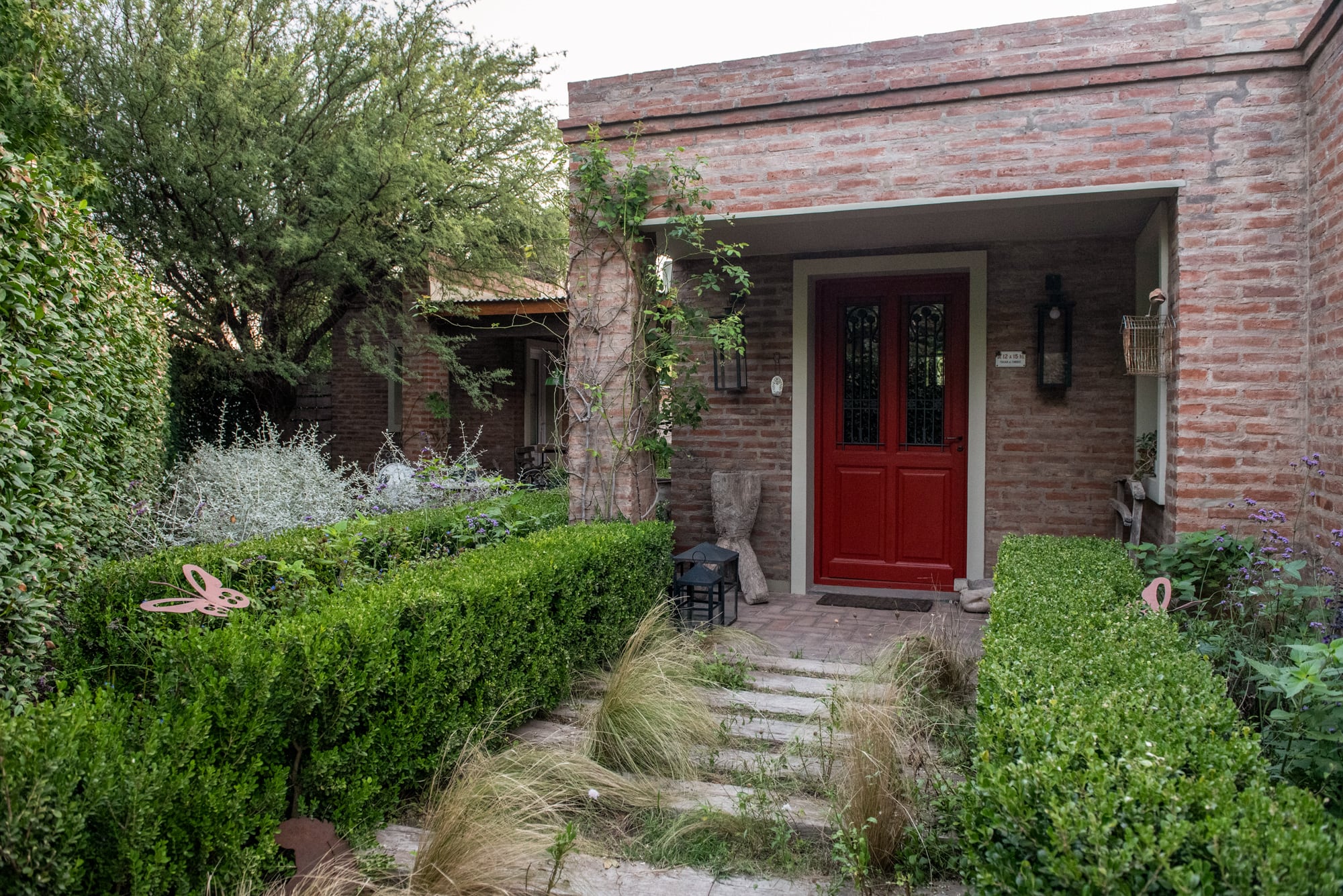 Los setos pororsos reducen la velocidad del aire, sin bloquearlo y crean un microclima más estable