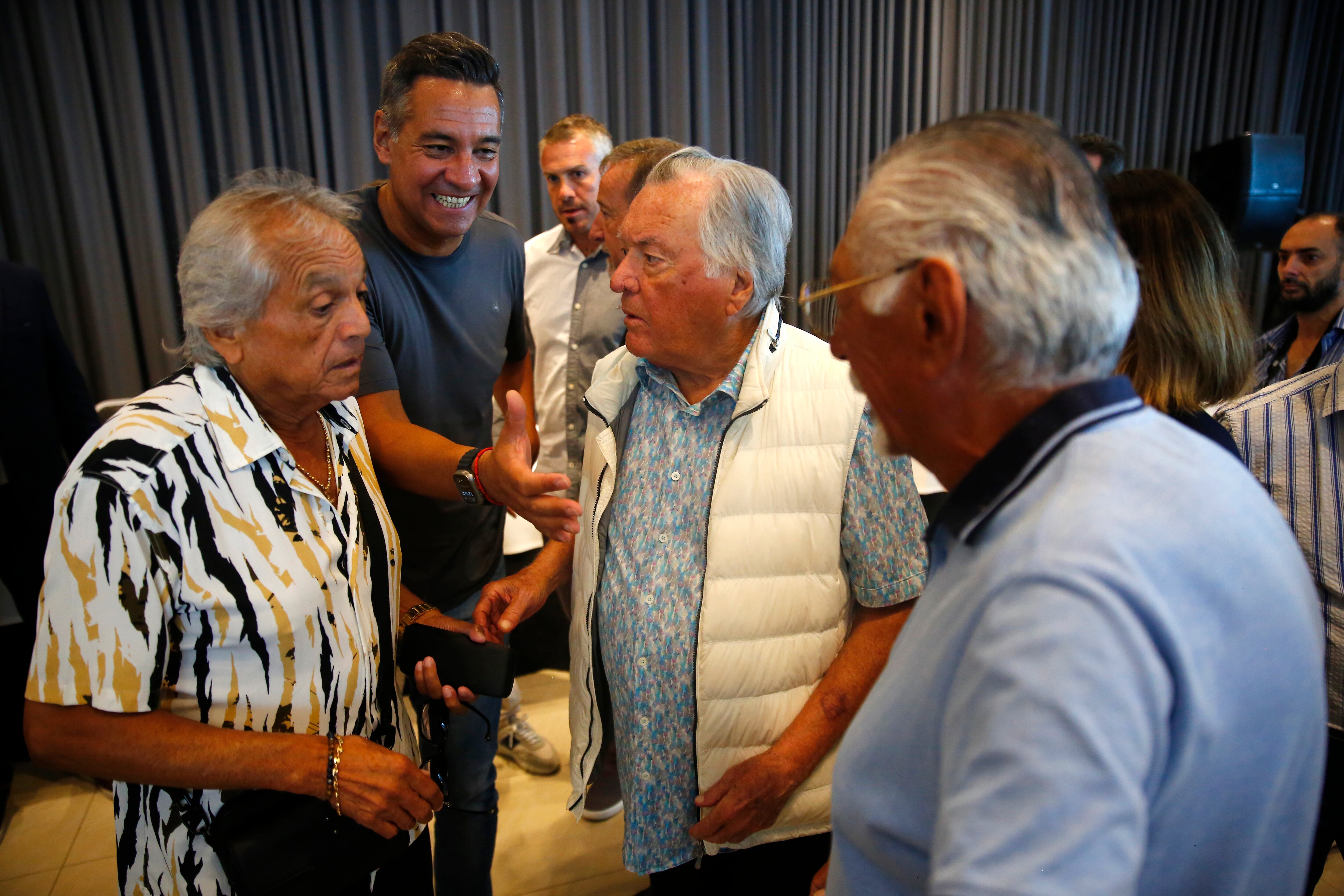 Luis Barrionuevo y sus aliados, en el acto que organizó en Mar del Plata para sumar fuerzas contra la reforma laboral