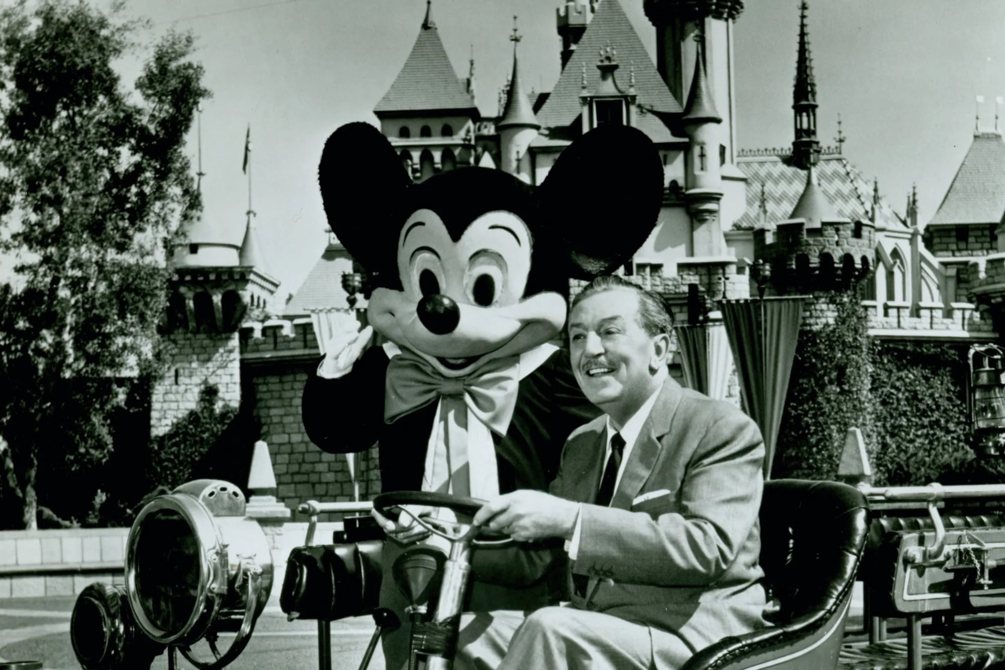 Walt Disney, creador de imperios: “La forma de empezar es dejar de hablar y empezar a hacer”