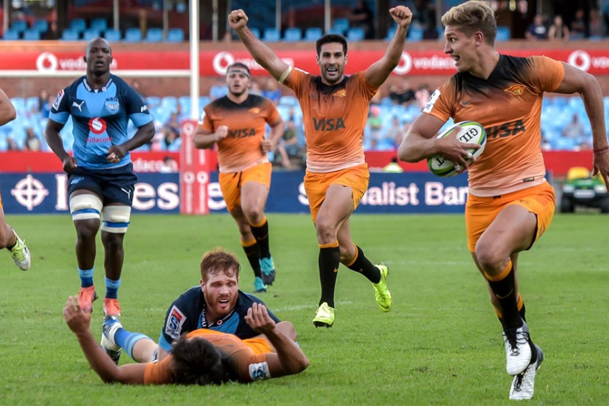 Miotti debutó en los Jaguares en 2019 con dos tries, el segundo sobre la hora que le valió la victoria ante Bulls; más tarde disputaría la final del Super Rugby