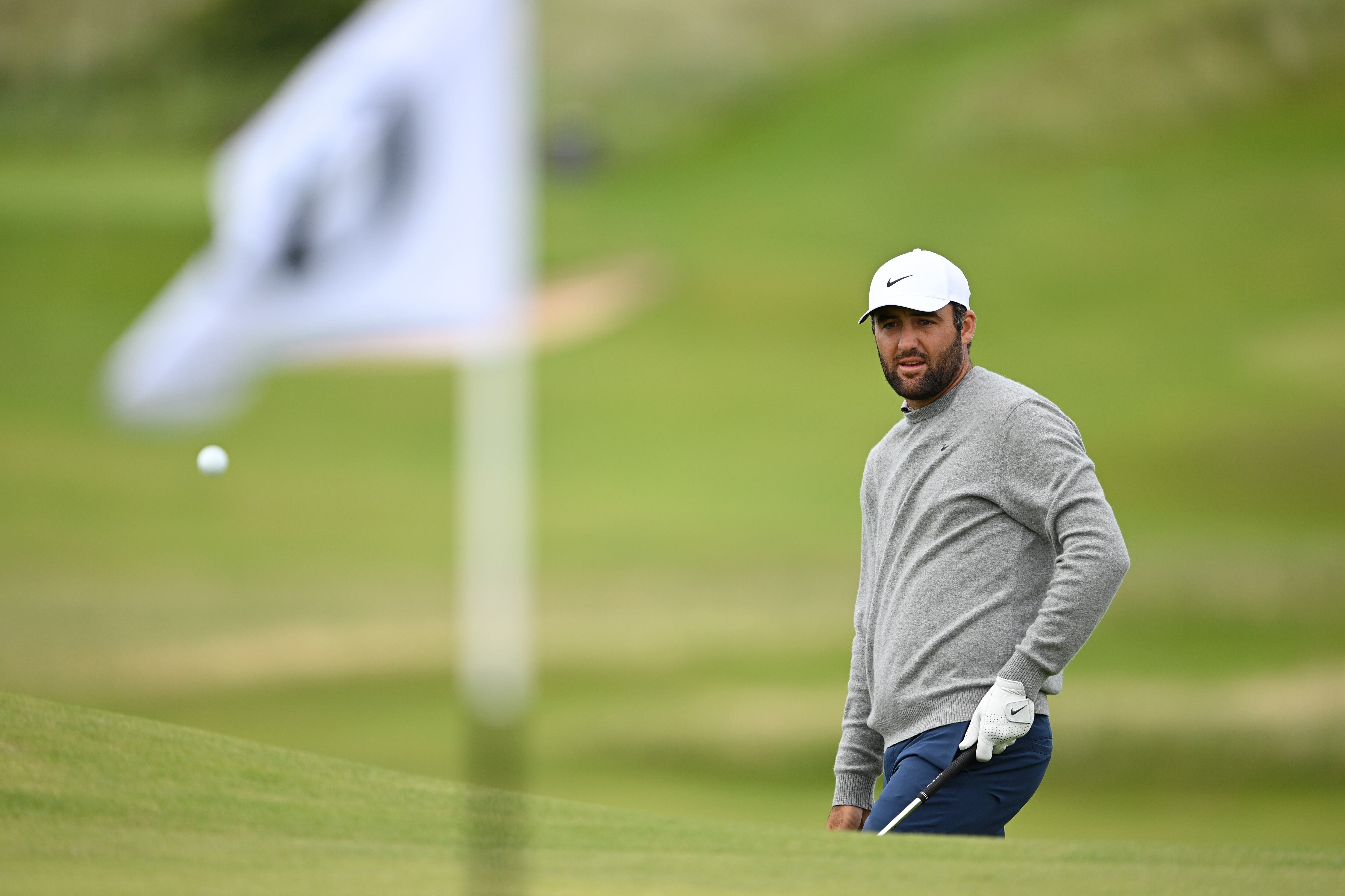 Scottie Scheffler es el líder en el Abierto Británico al cabo de dos días; el número 1 del golf lleva un golpe de ventaja en Royal Portrush.