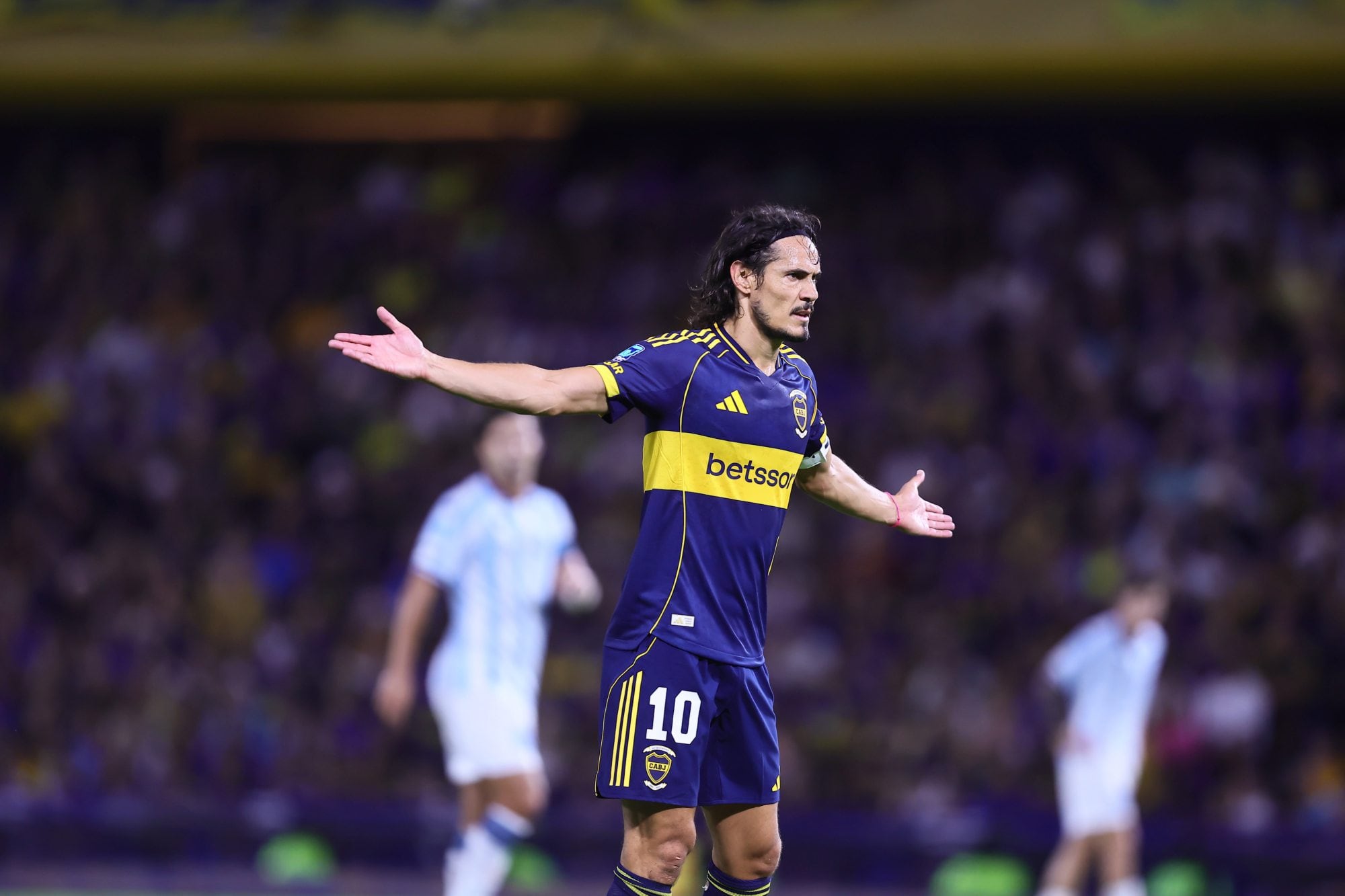La noche que Edinson Cavani sintió el enojo de los hinchas de Boca y se fue silbado de la Bombonera