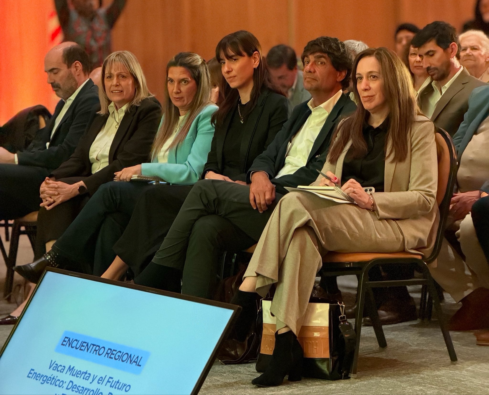 Hernán Lacunza junto a la exgobernadora bonaerense María Eugenia Vidal y la legisladora porteña Silvia Lospennato, en Neuquén