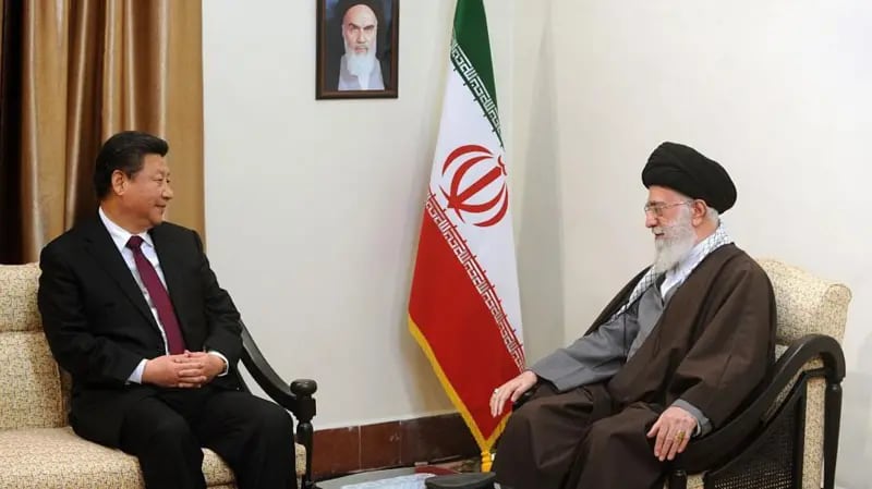 Xi con Jamenei en Teherán en 2016