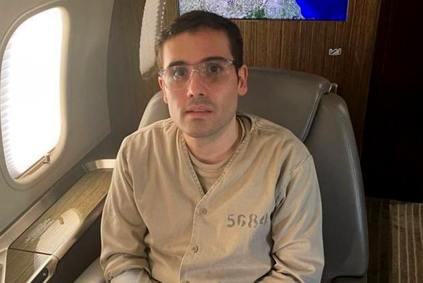 Ovidio Guzmán en el avión que lo llevó a Estados Unidos.