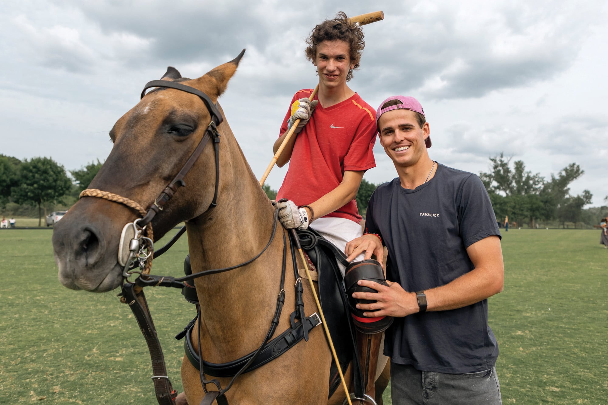 Cruz Heguy, que este año fue finalista del Abierto de Polo de Palermo defendiendo los colores de Ellerstina Indios Chapaleufú, posó con Justo Sánchez Granel