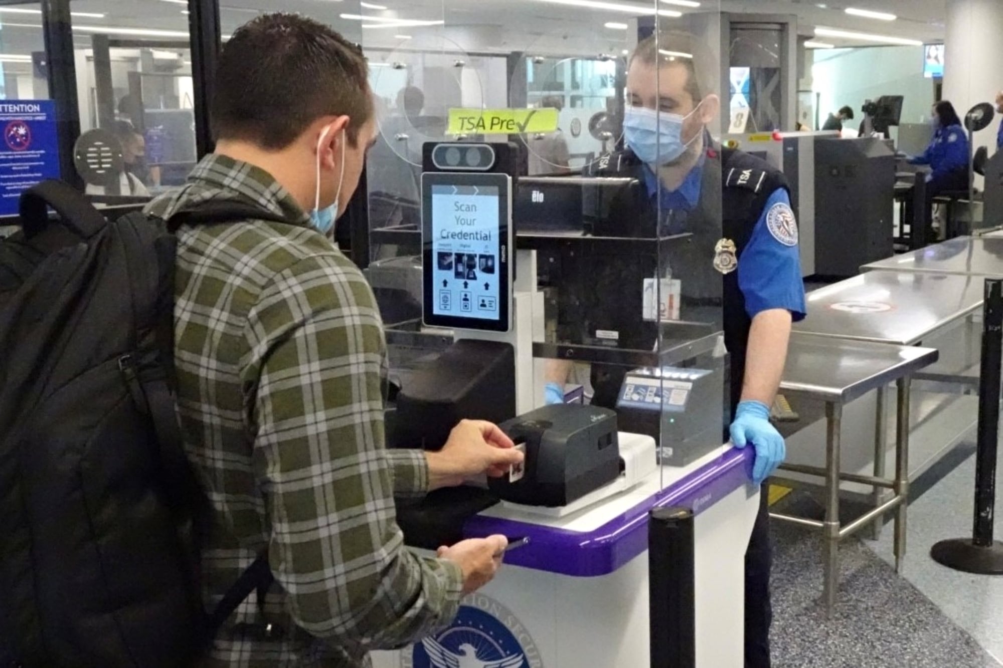 Aunque la nueva normativa entra en vigencia, la TSA aclaró que se podrán usar otros documentos oficiales