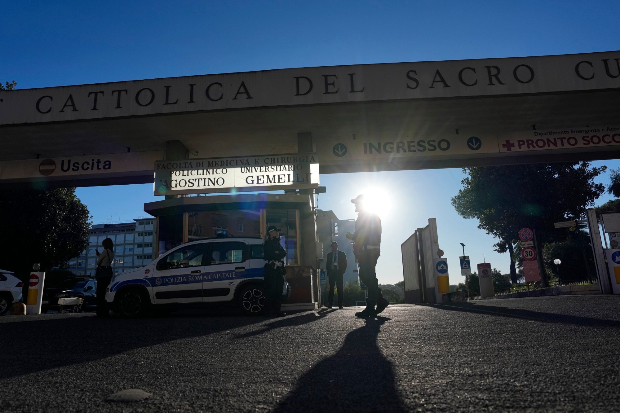 Importante despliegue de seguridad en los alrededores del hospital