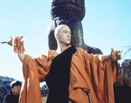 Carradine como Kwai Chang Caine, el monje shaolín que incorporó a la TV el tema de las artes marciales
