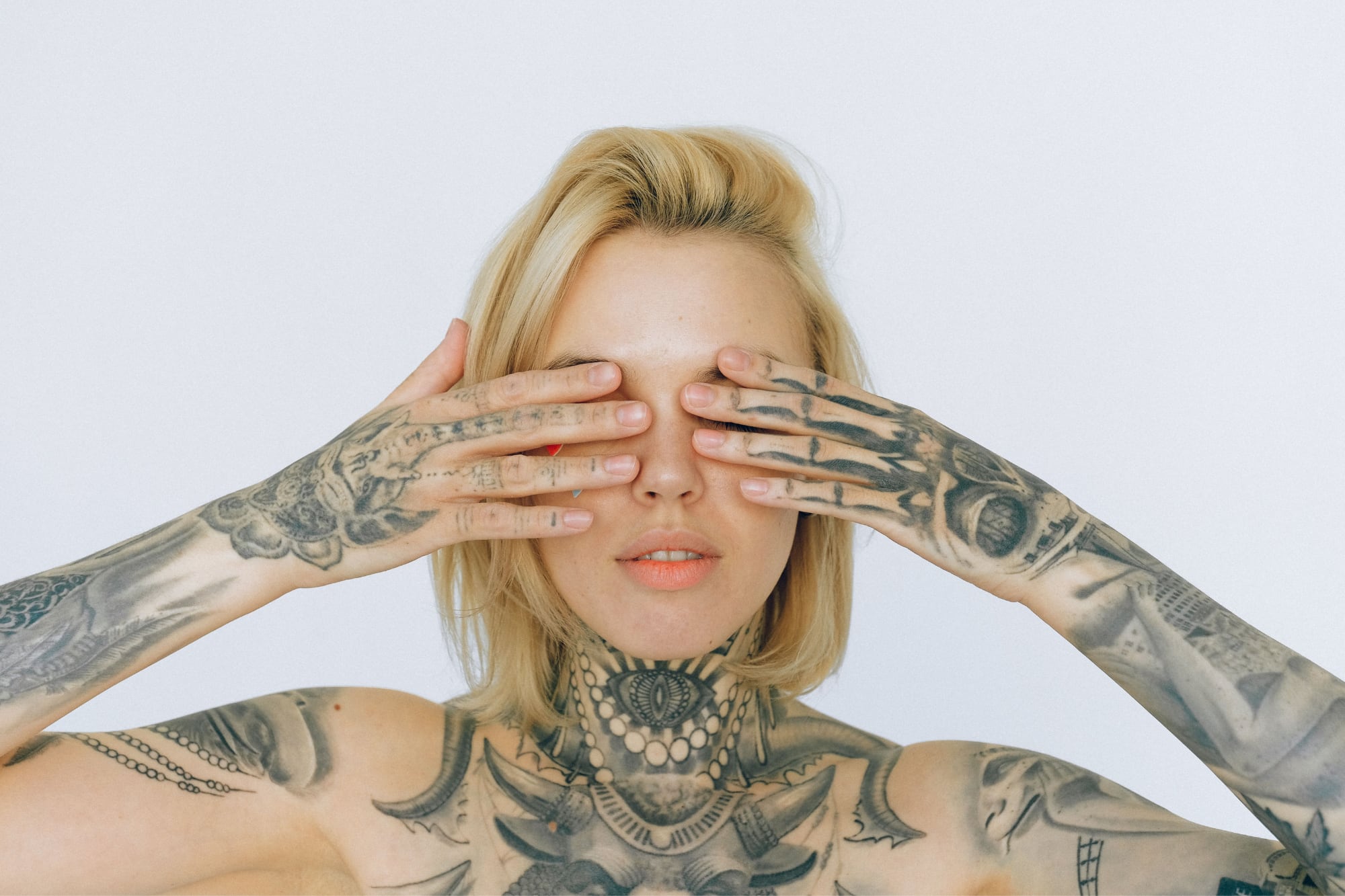 Las ventajas en la personalidad que tienen las personas con muchos tatuajes, según la psicología