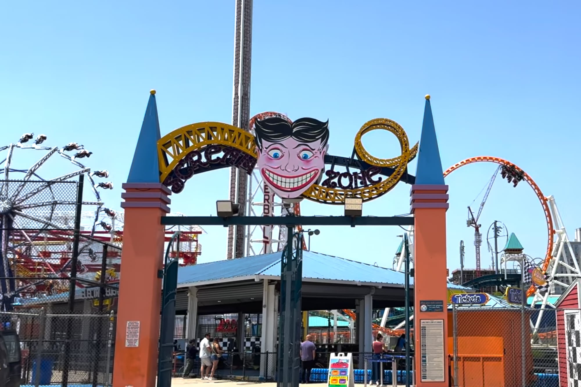 La temporada comenzó con la 99.ª ceremonia del Cyclone, que incluyó el tradicional bautizo con egg cream