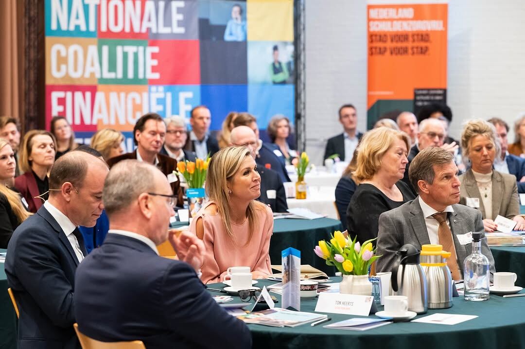 El jueves 30 de enero, la reina de los Países Bajos asistió a una reunión de la Coalición Nacional para la Salud Financiera (Foto: Instagram @koninklijkhuis)
